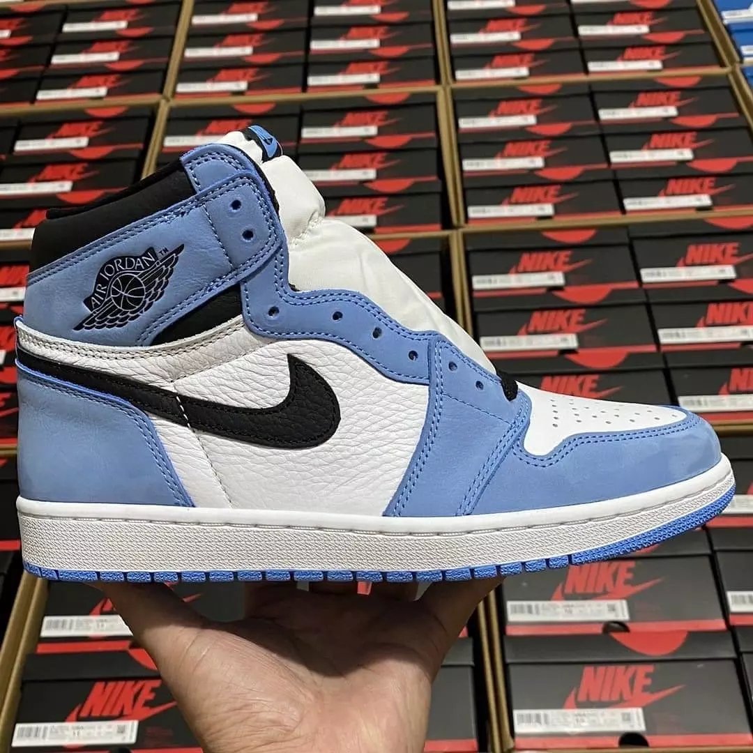 Authentic Nike shoes - Image 21