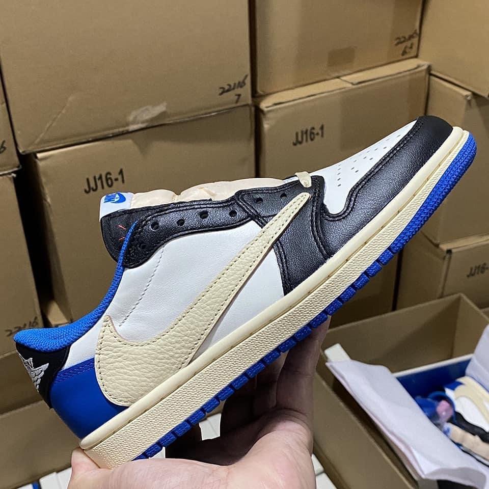 Authentic Nike shoes - Image 10