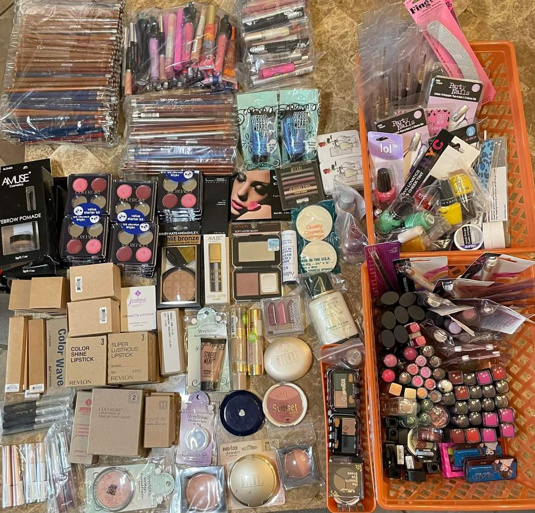 All In One Makeup Pallet For Sale - Image 3