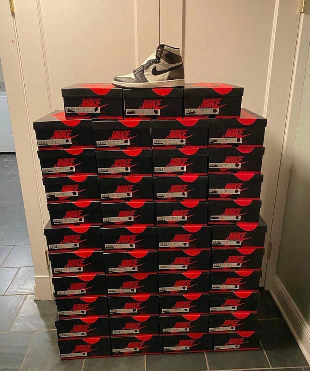 Authentic Nike sneakers pallets - Image 18