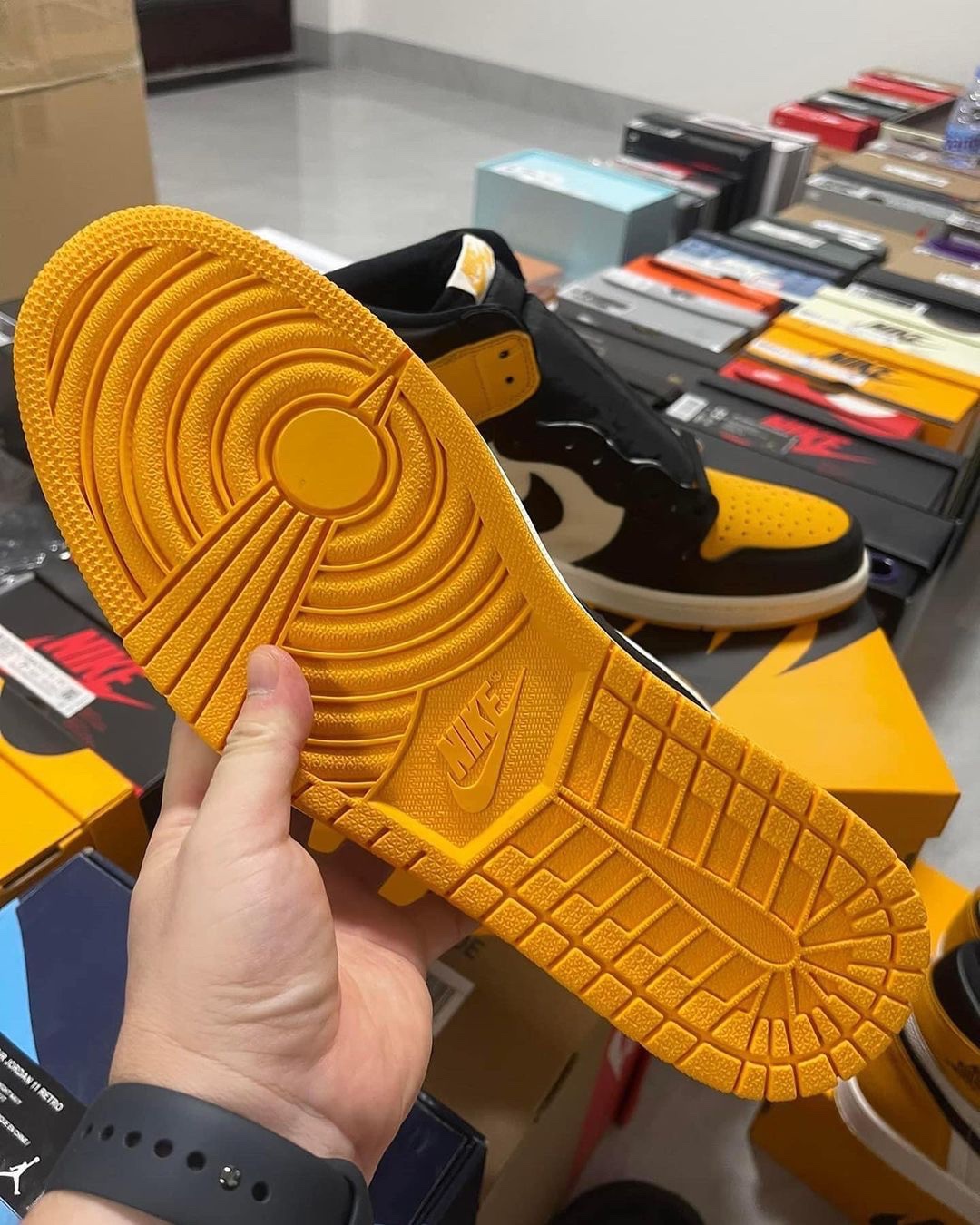 Authentic Nike sneakers pallets - Image 15