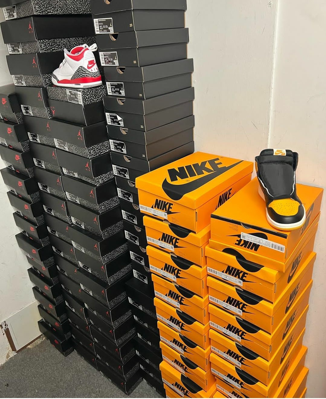 Authentic Nike sneakers pallets - Image 14