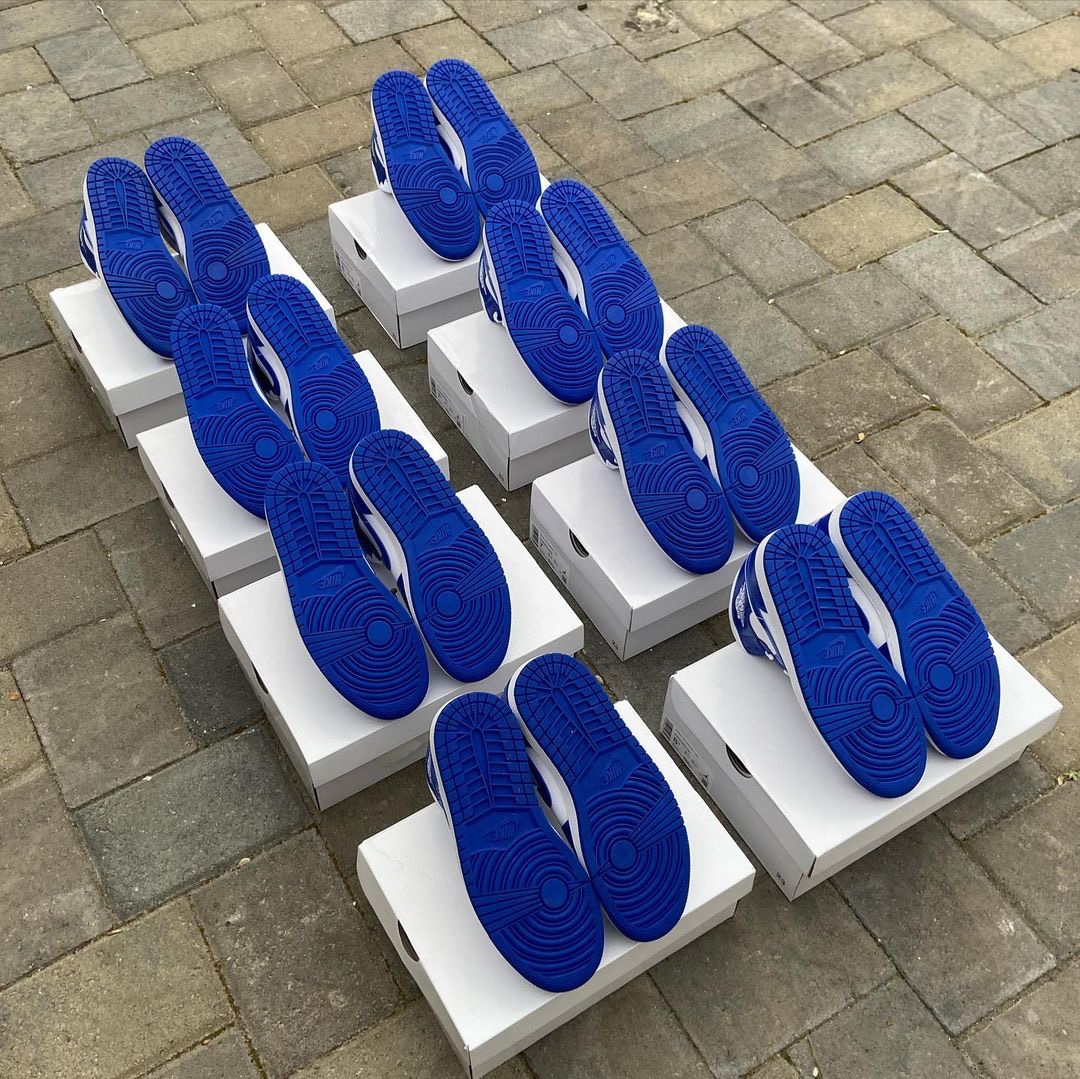 Authentic Nike sneakers pallets - Image 7