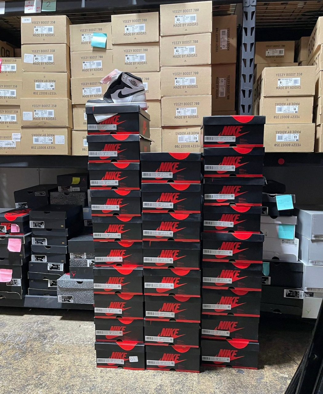 Authentic Nike sneakers pallets - Image 19