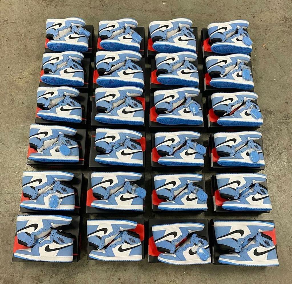 Authentic Nike sneakers pallets - Image 21