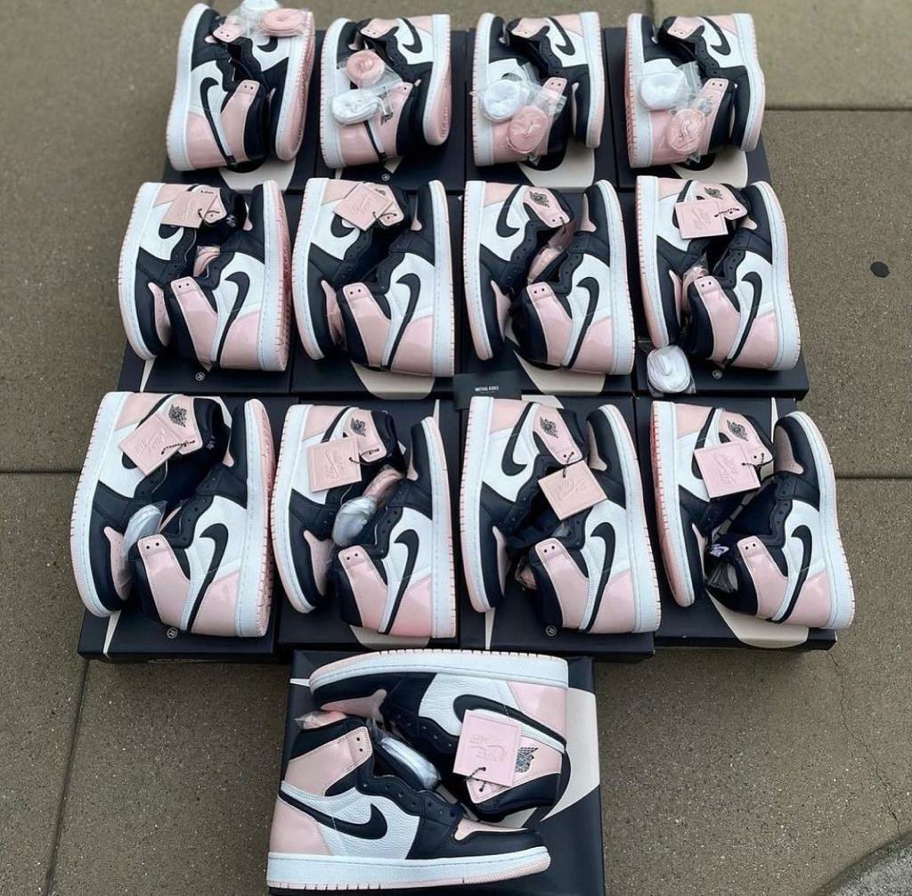 Authentic Nike sneakers pallets - Image 28