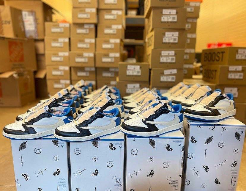 Authentic Nike sneakers pallets - Image 20