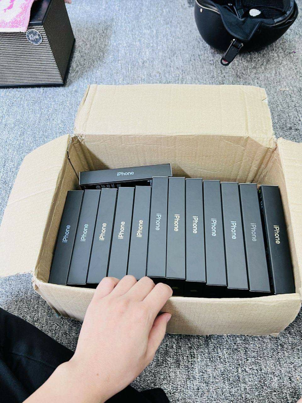 IPhone 13 pro max pallet - Image 2