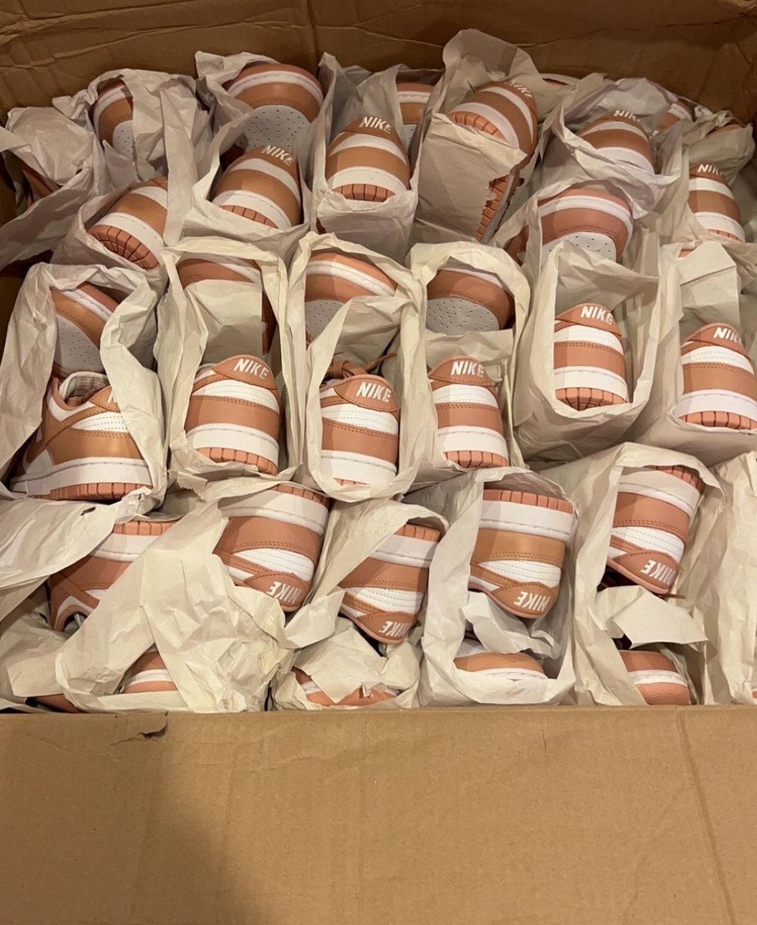 Authentic Nike sneakers pallets - Image 42