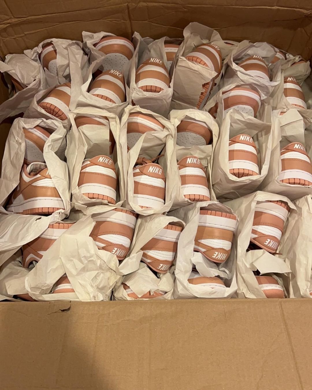 Authentic Nike sneakers pallets - Image 49