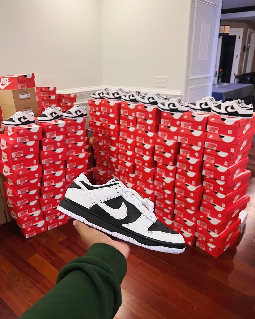 Authentic Nike sneakers pallets - Image 47