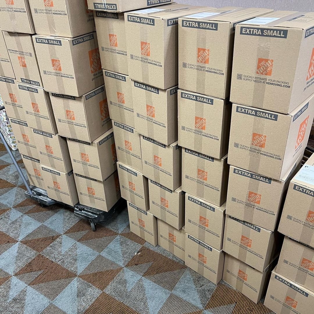 Authentic Nike sneakers pallets - Image 2