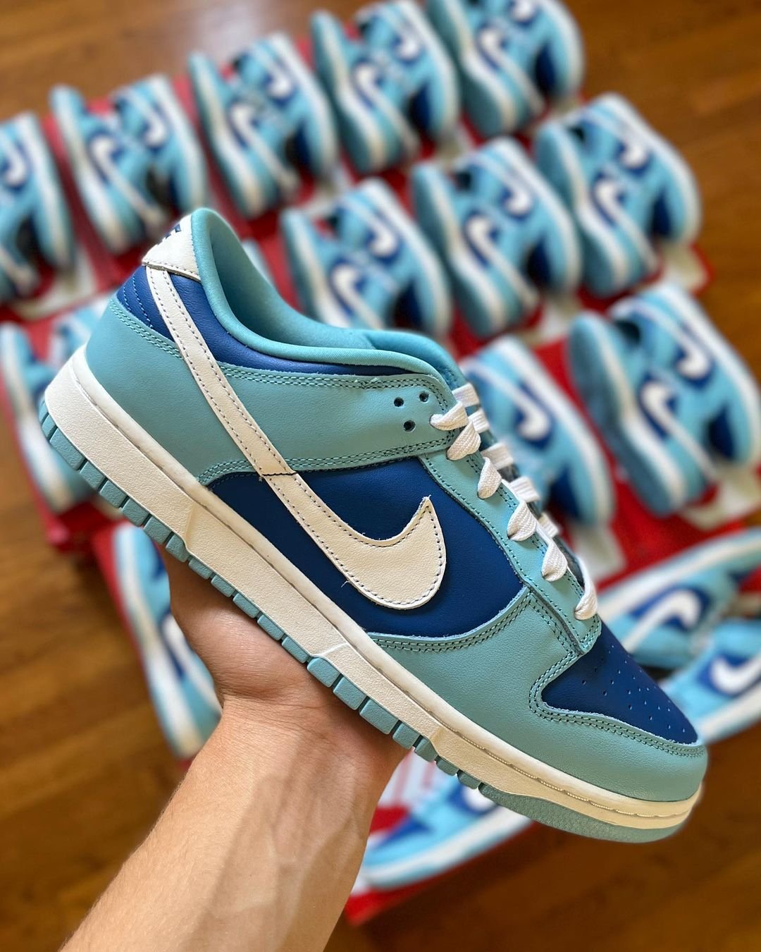 Authentic Nike sneakers pallets - Image 44