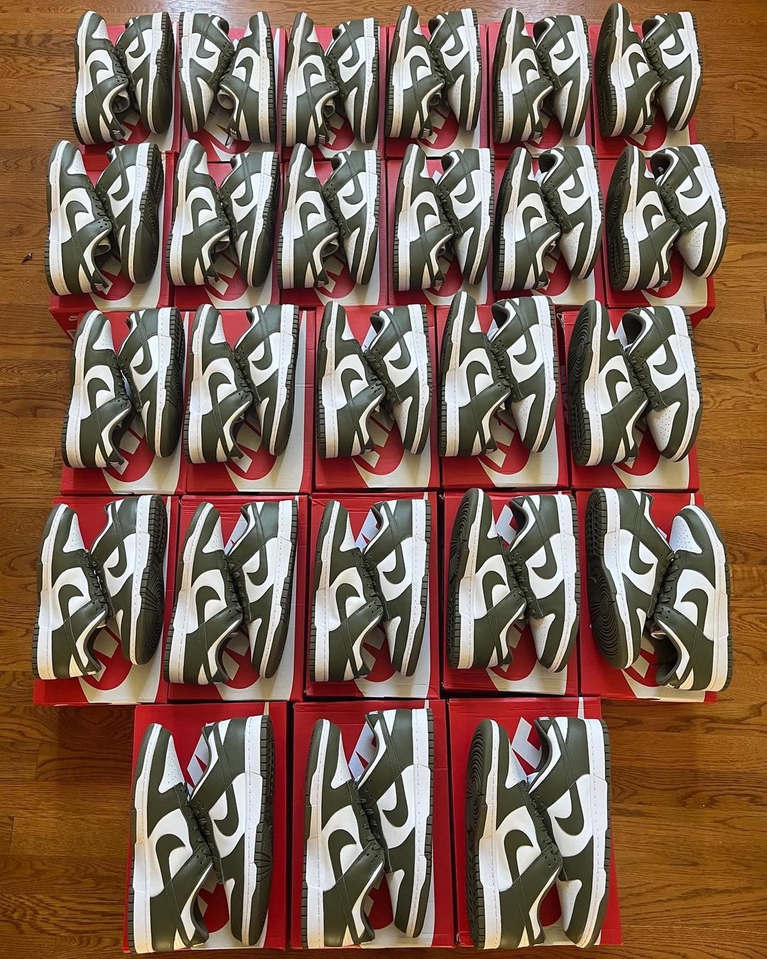 Authentic Nike sneakers pallets - Image 4