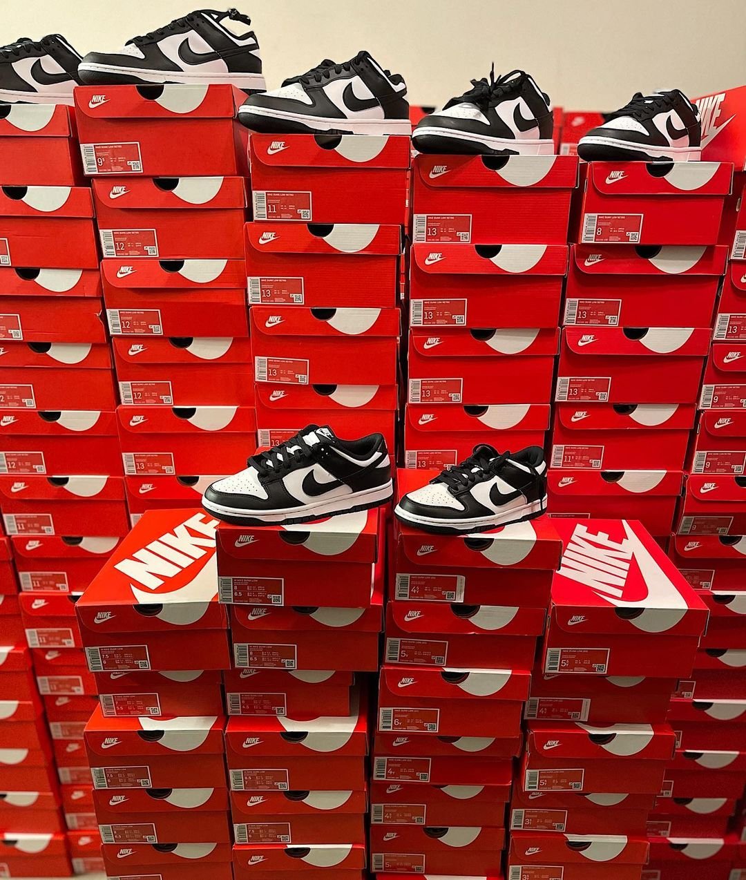 Authentic Nike sneakers pallets - Image 45