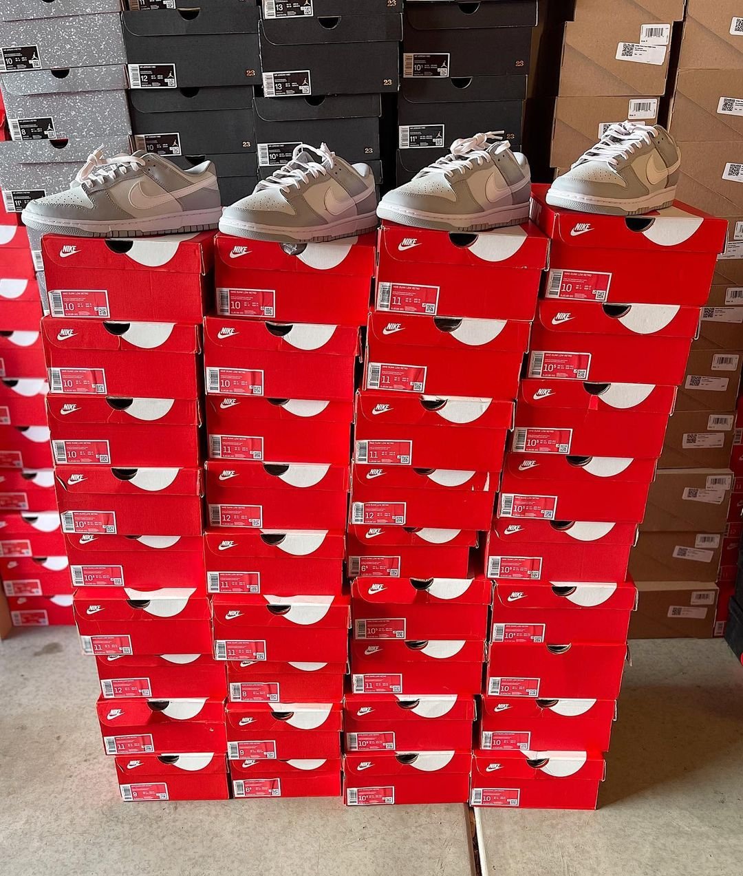 Authentic Nike sneakers pallets - Image 36