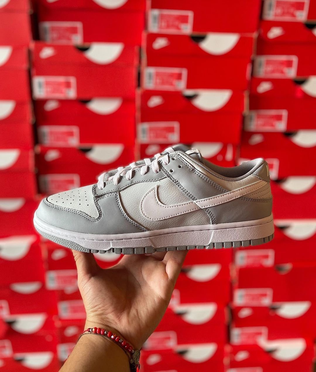 Authentic Nike sneakers pallets - Image 35