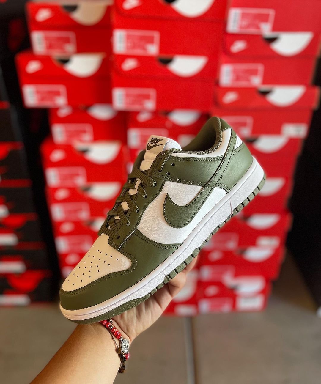 Authentic Nike sneakers pallets - Image 51