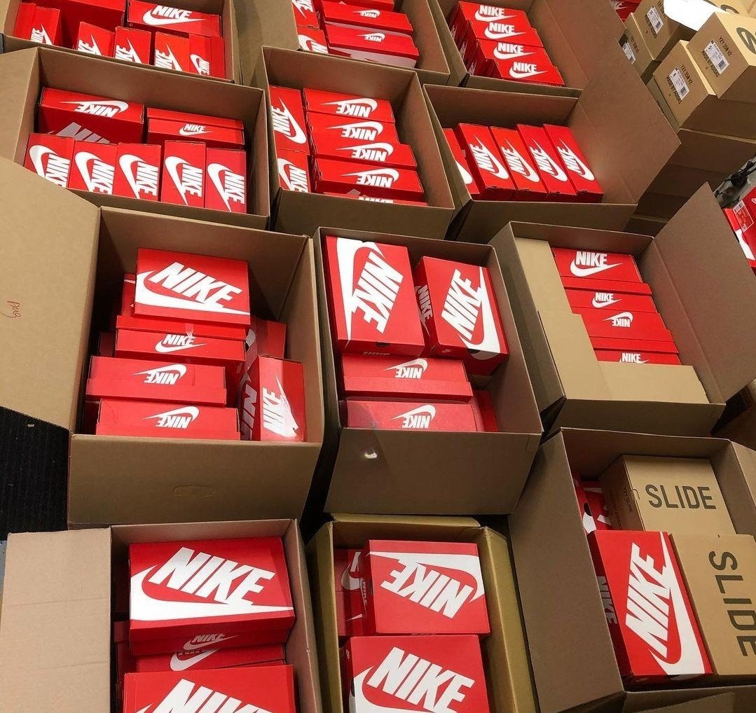 Authentic Nike sneakers pallets - Image 56