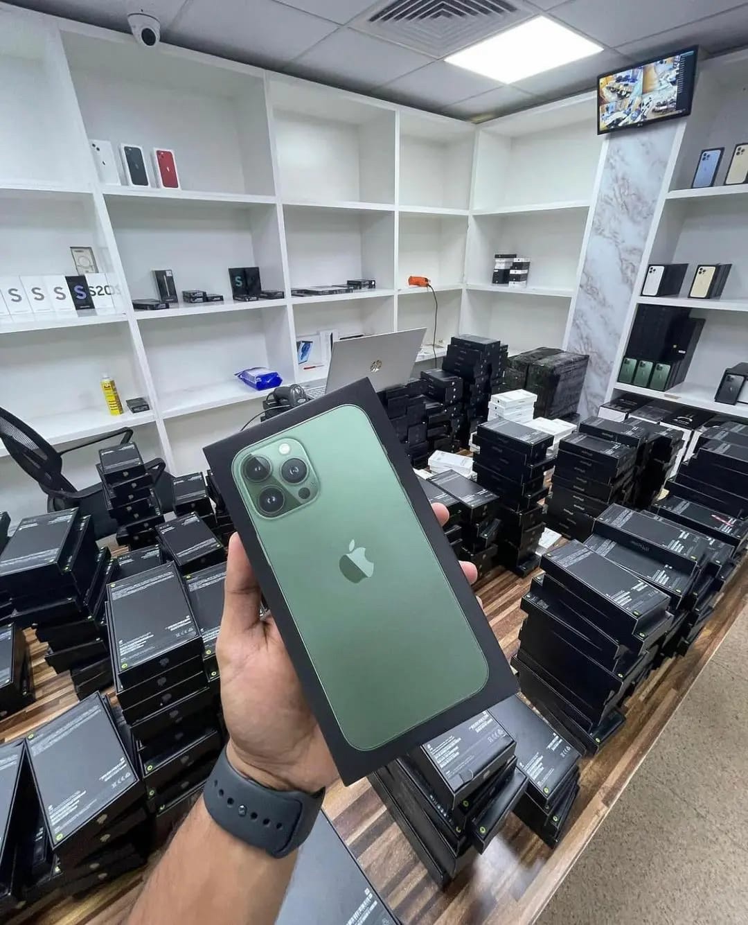 IPhone 13 pro max pallet - Image 4