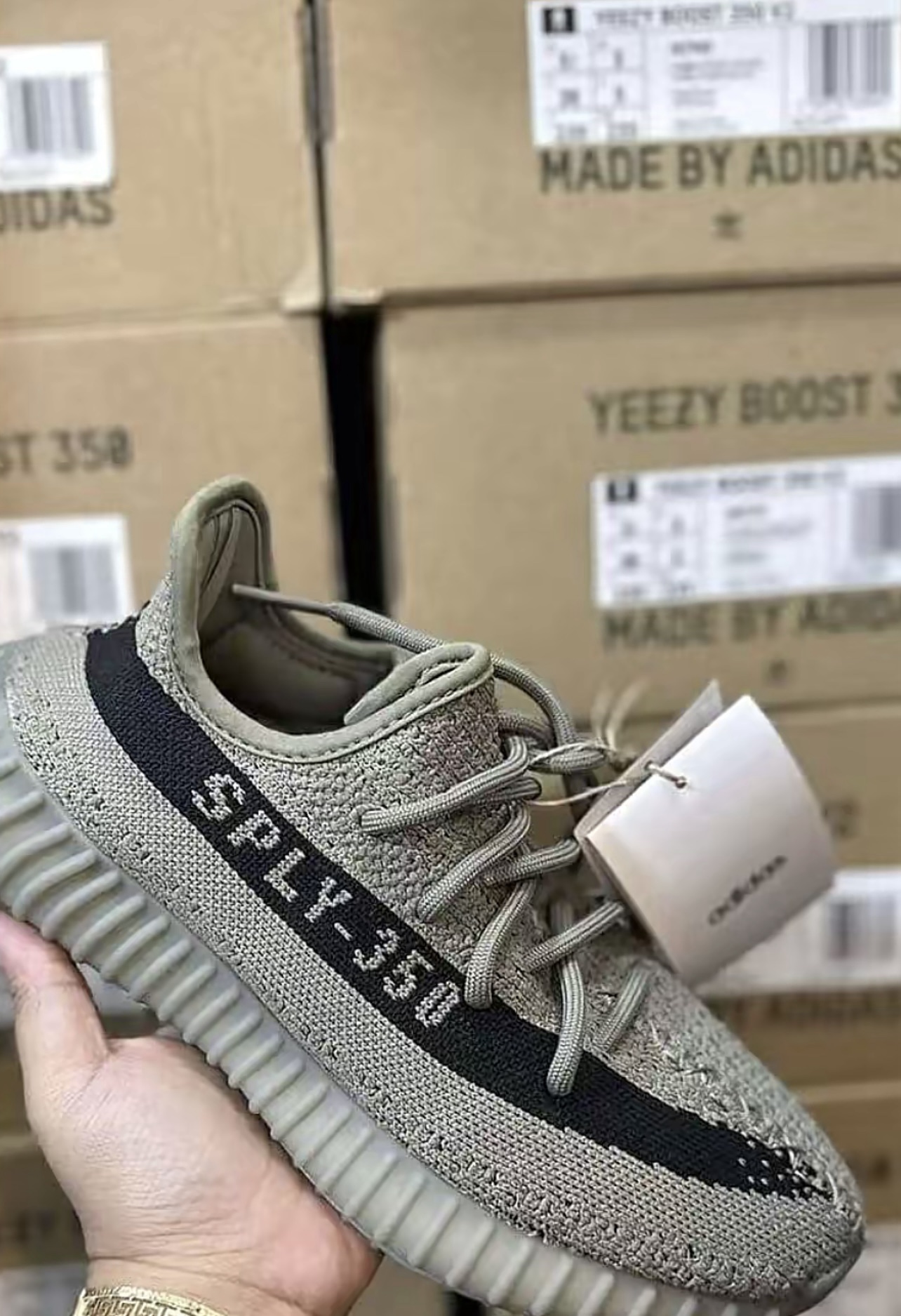 Yeezy sneakers pallets - Image 6
