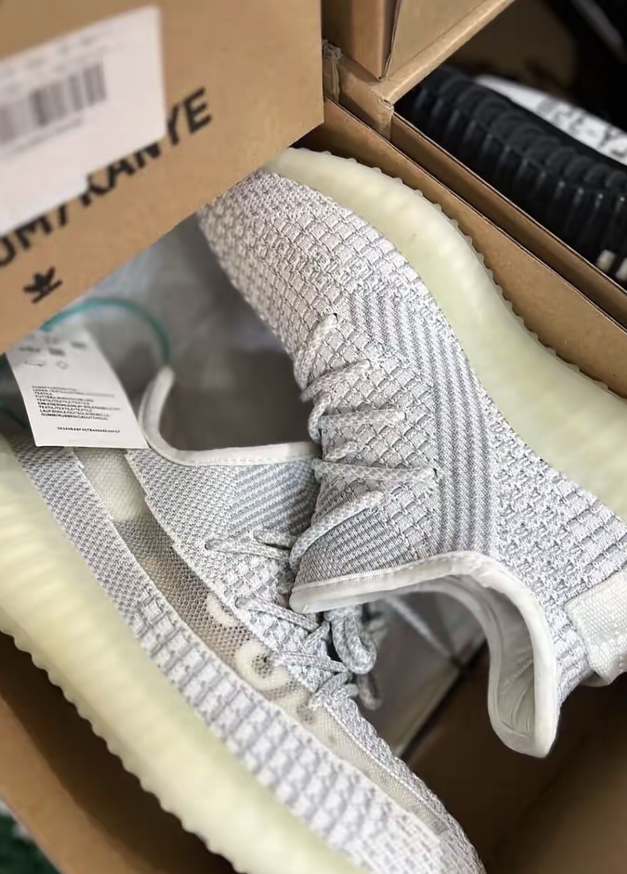 Yeezy sneakers pallets - Image 8