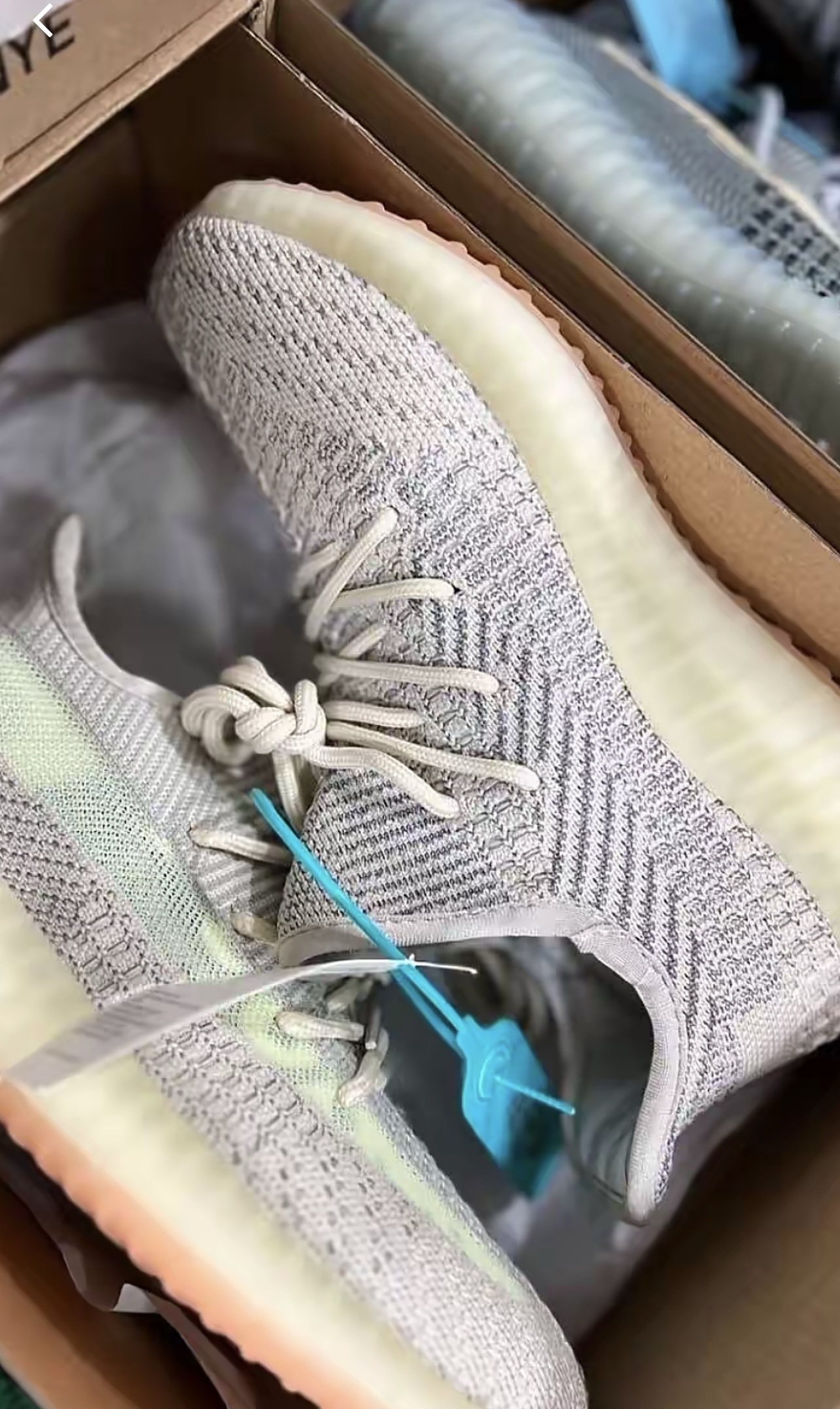 Yeezy sneakers pallets - Image 5