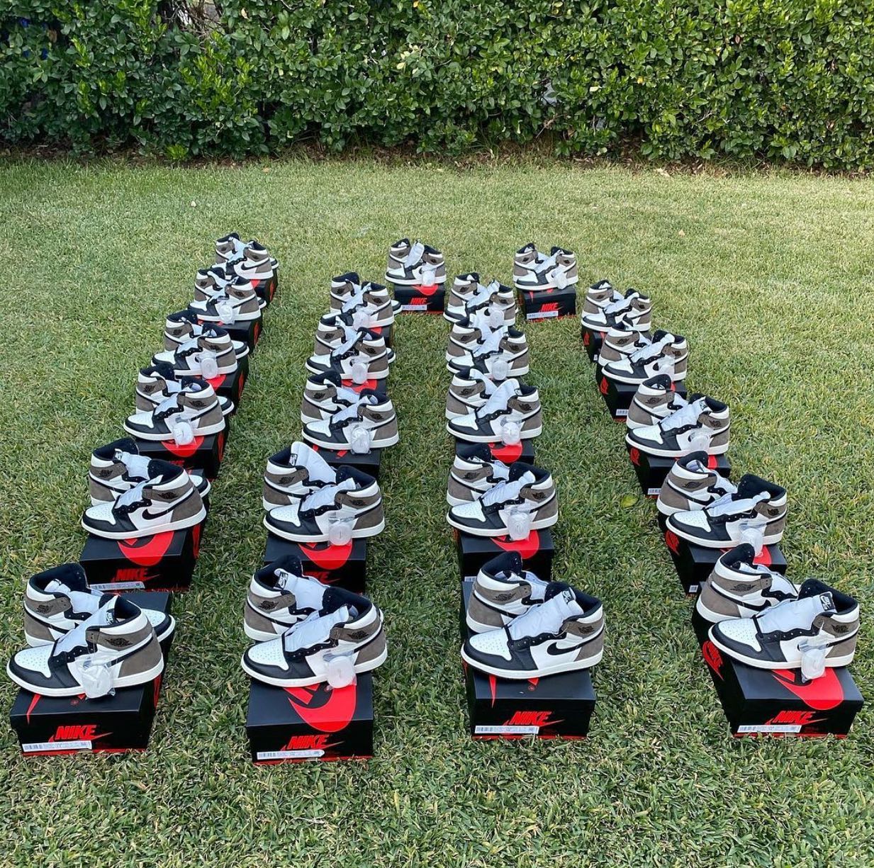 Authentic Nike sneakers pallets - Image 17